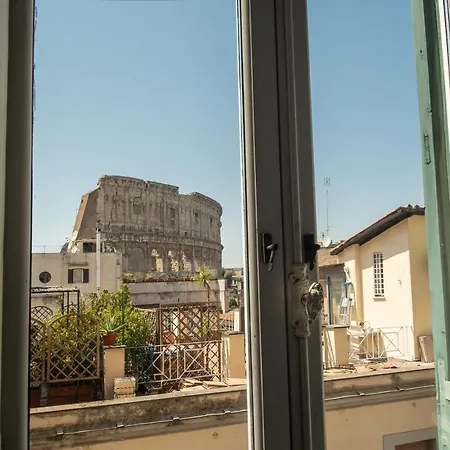 Colosseo View דירה